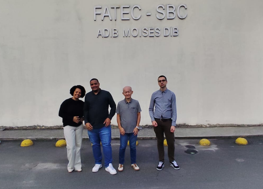 Grupo de alunos de Informática para Negócios da Fatec SBC